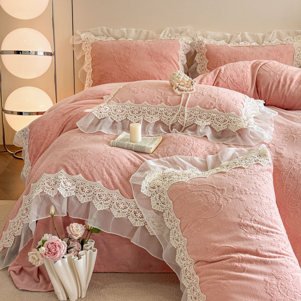 91家纺网 家纺一手货源 找家纺 孟鑫家纺 2025新款全消光雕花绒牛奶绒床盖床单四件套韩版法式床上用品-幸运花束 幸运花束-豆沙