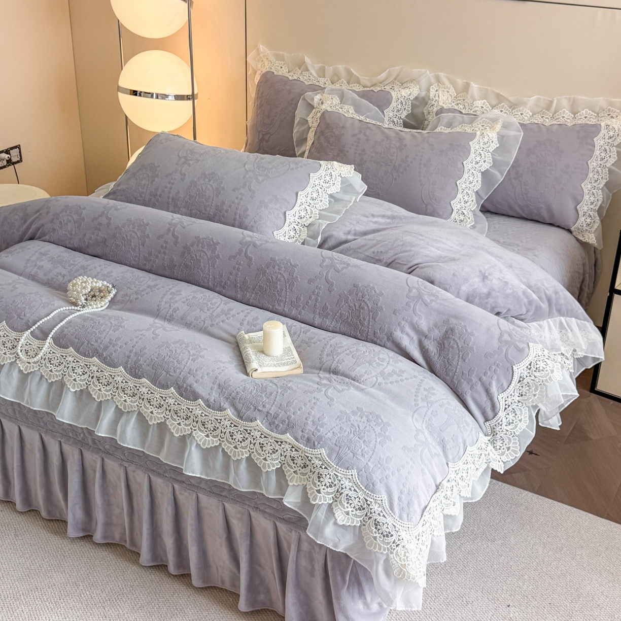 91家纺网 家纺一手货源 找家纺 孟鑫家纺 2025新款全消光雕花绒牛奶绒床盖床单四件套韩版法式床上用品-幸运花束 幸运花束-灰紫