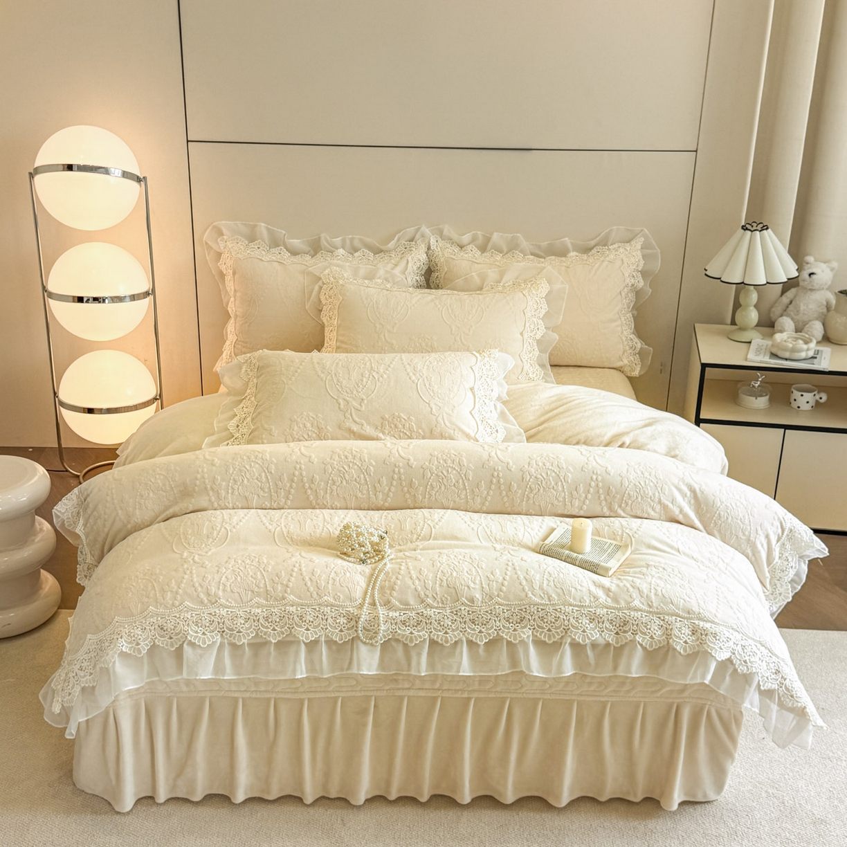 91家纺网 家纺一手货源 找家纺 孟鑫家纺 2025新款全消光雕花绒牛奶绒床盖床单四件套韩版法式床上用品-幸运花束 幸运花束-奶昔白