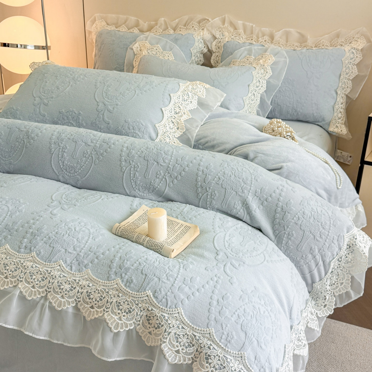 91家纺网 家纺一手货源 找家纺 孟鑫家纺 2025新款全消光雕花绒牛奶绒床盖床单四件套韩版法式床上用品-幸运花束 幸运花束-天空兰