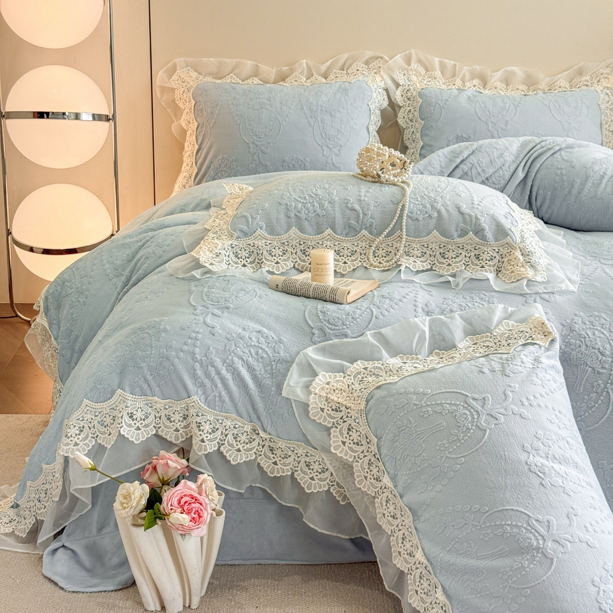 91家纺网 家纺一手货源 找家纺 孟鑫家纺 2025新款全消光雕花绒牛奶绒床盖床单四件套韩版法式床上用品-幸运花束 幸运花束-天空兰