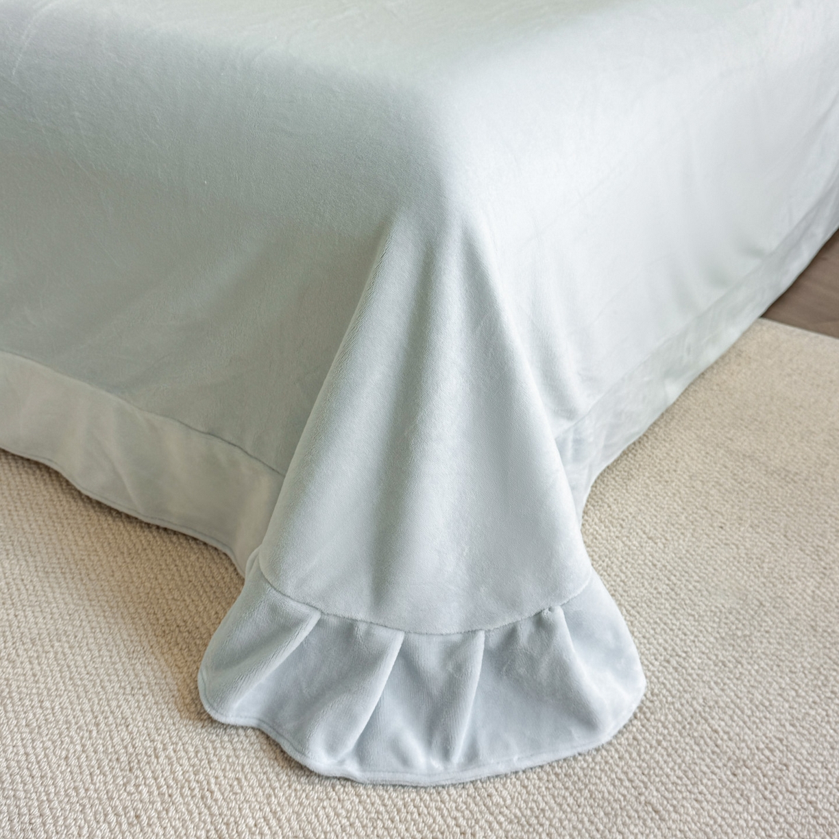 91家纺网 家纺一手货源 找家纺 孟鑫家纺 2025新款全消光雕花绒牛奶绒床盖床单四件套韩版法式床上用品-幸运花束 幸运花束-天空兰