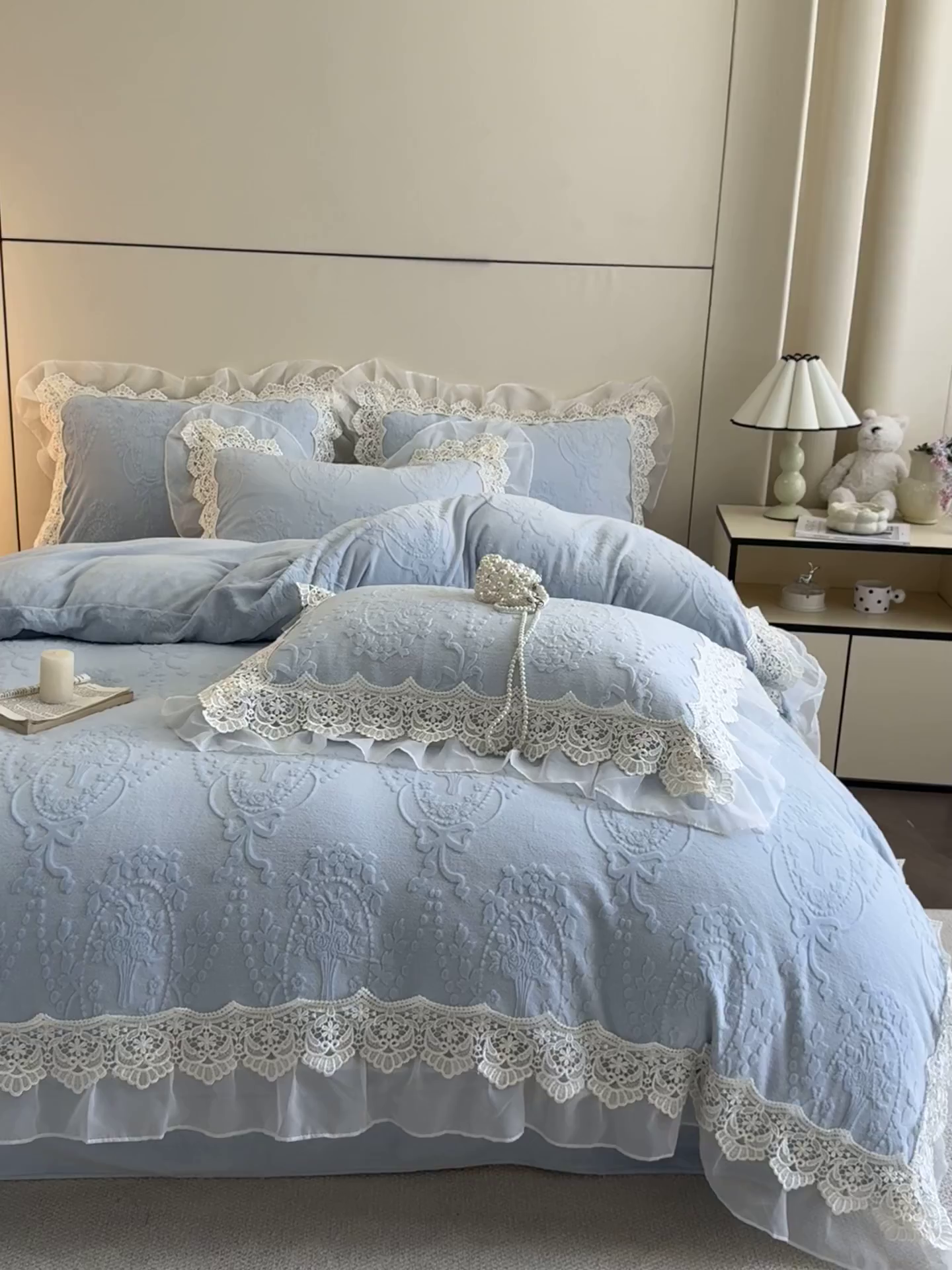 91家纺网 家纺一手货源 找家纺 孟鑫家纺 2025新款全消光雕花绒牛奶绒床盖床单四件套韩版法式床上用品-幸运花束 幸运花束-天空兰