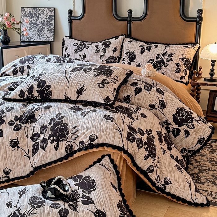 91家纺网 家纺一手货源 找家纺 菲儿家纺 2025新款加厚保暖烂花法式牛奶绒四件套 夜半花香