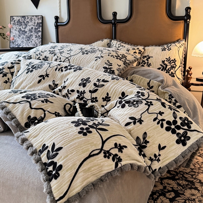 91家纺网 家纺一手货源 找家纺 菲儿家纺 2025新款加厚保暖烂花法式牛奶绒四件套 叶语悠然