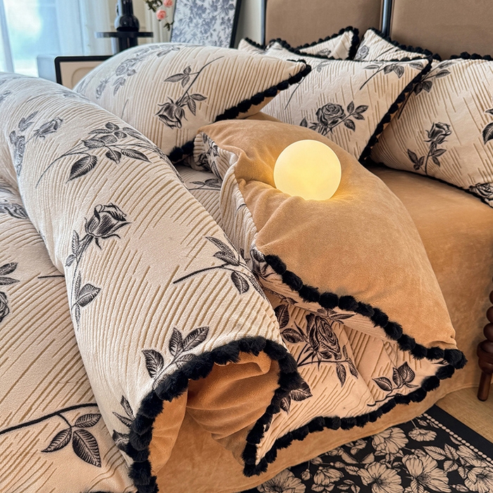 91家纺网 家纺一手货源 找家纺 菲儿家纺 2025新款加厚保暖烂花法式牛奶绒四件套 壹枝玫瑰