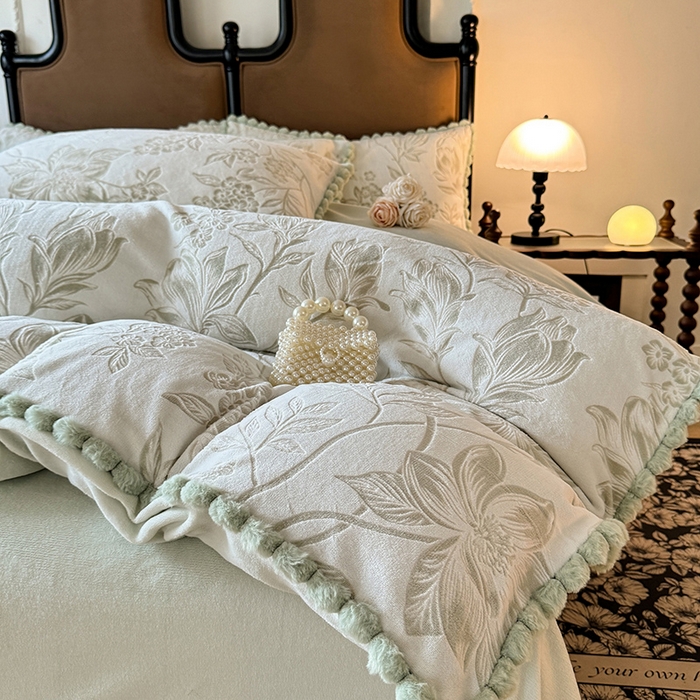 91家纺网 家纺一手货源 找家纺 菲儿家纺 2025新款加厚保暖烂花法式牛奶绒四件套 香榭落叶