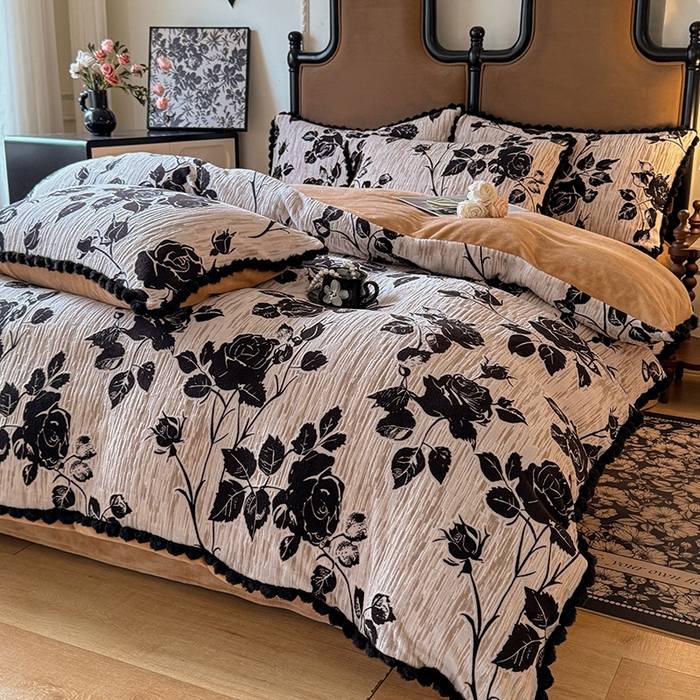 91家纺网 家纺一手货源 找家纺 菲儿家纺 2025新款加厚保暖烂花法式牛奶绒四件套 夜半花香