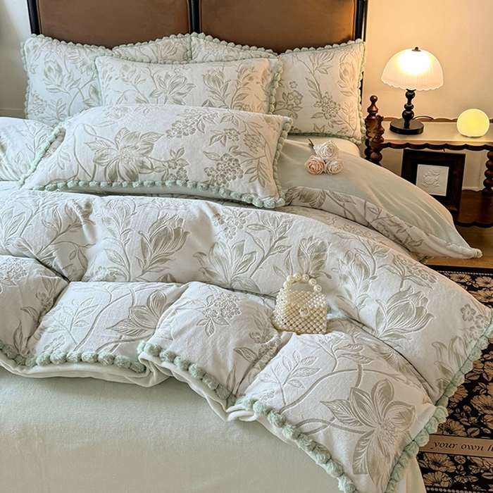 91家纺网 家纺一手货源 找家纺 菲儿家纺 2025新款加厚保暖烂花法式牛奶绒四件套 香榭落叶