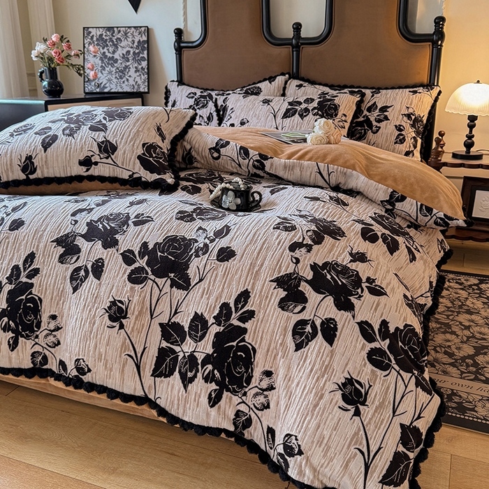 91家纺网 家纺一手货源 找家纺 菲儿家纺 2025新款加厚保暖烂花法式牛奶绒四件套 夜半花香