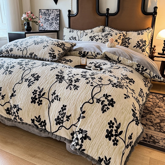 91家纺网 家纺一手货源 找家纺 菲儿家纺 2025新款加厚保暖烂花法式牛奶绒四件套 叶语悠然