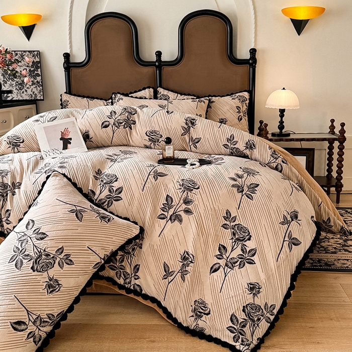 91家纺网 家纺一手货源 找家纺 菲儿家纺 2025新款加厚保暖烂花法式牛奶绒四件套 壹枝玫瑰