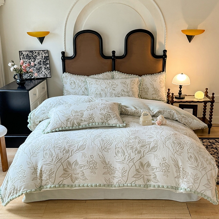 91家纺网 家纺一手货源 找家纺 菲儿家纺 2025新款加厚保暖烂花法式牛奶绒四件套 香榭落叶