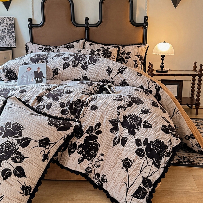 91家纺网 家纺一手货源 找家纺 菲儿家纺 2025新款加厚保暖烂花法式牛奶绒四件套 夜半花香