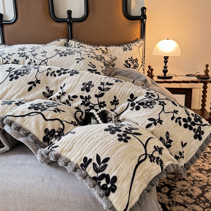 91家纺网 家纺一手货源 找家纺 菲儿家纺 2025新款加厚保暖烂花法式牛奶绒四件套 叶语悠然