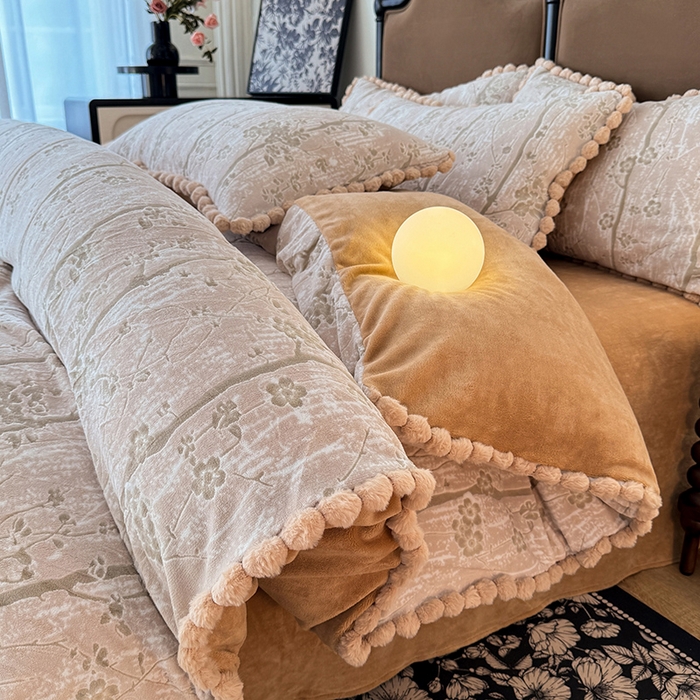 91家纺网 家纺一手货源 找家纺 菲儿家纺 2025新款加厚保暖烂花法式牛奶绒四件套 枫丹白露