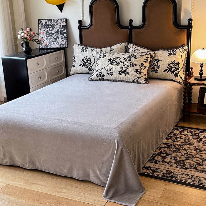 91家纺网 家纺一手货源 找家纺 菲儿家纺 2025新款加厚保暖烂花法式牛奶绒四件套 叶语悠然