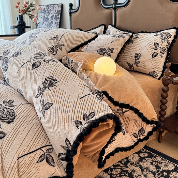 91家纺网 家纺一手货源 找家纺 菲儿家纺 2025新款加厚保暖烂花法式牛奶绒四件套 壹枝玫瑰