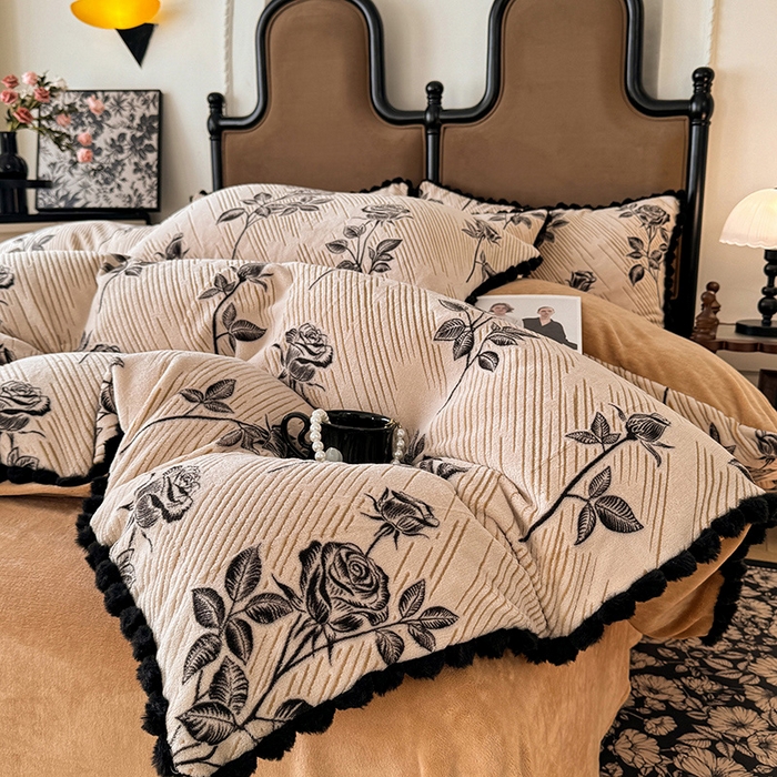 91家纺网 家纺一手货源 找家纺 菲儿家纺 2025新款加厚保暖烂花法式牛奶绒四件套 壹枝玫瑰