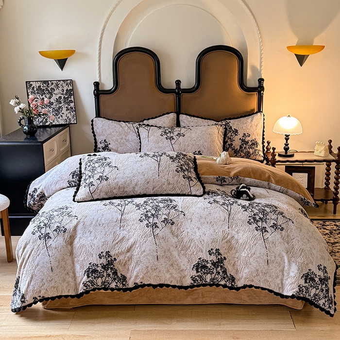 91家纺网 家纺一手货源 找家纺 菲儿家纺 2025新款加厚保暖烂花法式牛奶绒四件套 丛林迷影