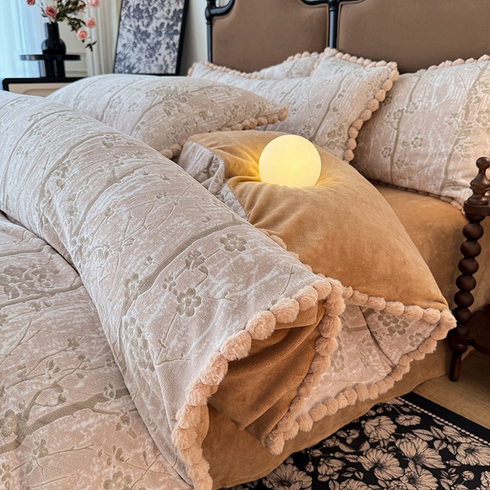 91家纺网 家纺一手货源 找家纺 菲儿家纺 2025新款加厚保暖烂花法式牛奶绒四件套 枫丹白露