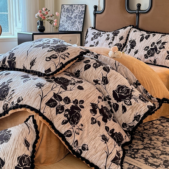 91家纺网 家纺一手货源 找家纺 菲儿家纺 2025新款加厚保暖烂花法式牛奶绒四件套 夜半花香