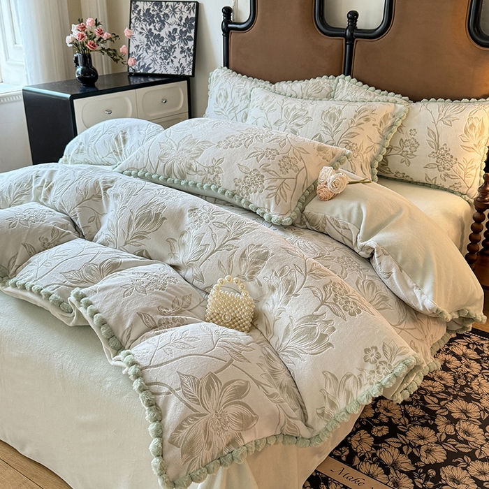 91家纺网 家纺一手货源 找家纺 菲儿家纺 2025新款加厚保暖烂花法式牛奶绒四件套 香榭落叶