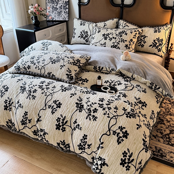 91家纺网 家纺一手货源 找家纺 菲儿家纺 2025新款加厚保暖烂花法式牛奶绒四件套 叶语悠然