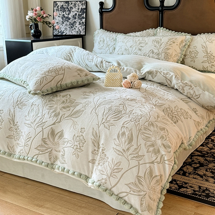 91家纺网 家纺一手货源 找家纺 菲儿家纺 2025新款加厚保暖烂花法式牛奶绒四件套 香榭落叶