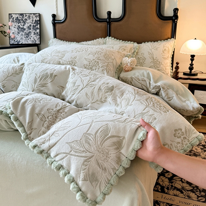91家纺网 家纺一手货源 找家纺 菲儿家纺 2025新款加厚保暖烂花法式牛奶绒四件套 香榭落叶