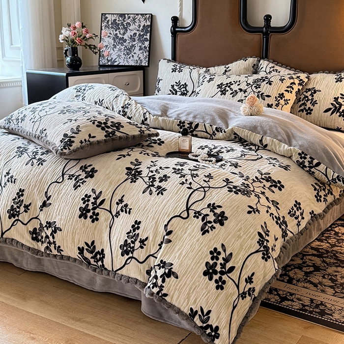 91家纺网 家纺一手货源 找家纺 菲儿家纺 2025新款加厚保暖烂花法式牛奶绒四件套 叶语悠然