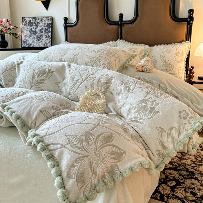 91家纺网 家纺一手货源 找家纺 菲儿家纺 2025新款加厚保暖烂花法式牛奶绒四件套 香榭落叶
