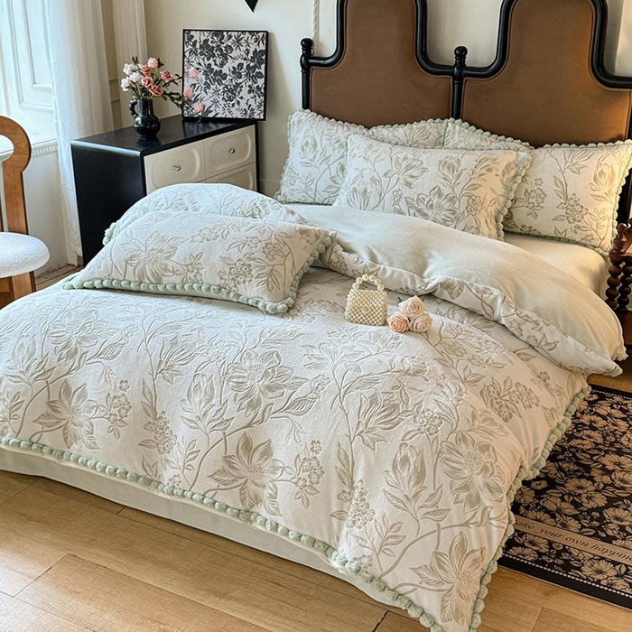 91家纺网 家纺一手货源 找家纺 菲儿家纺 2025新款加厚保暖烂花法式牛奶绒四件套 香榭落叶