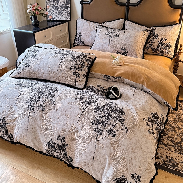 91家纺网 家纺一手货源 找家纺 菲儿家纺 2025新款加厚保暖烂花法式牛奶绒四件套 丛林迷影