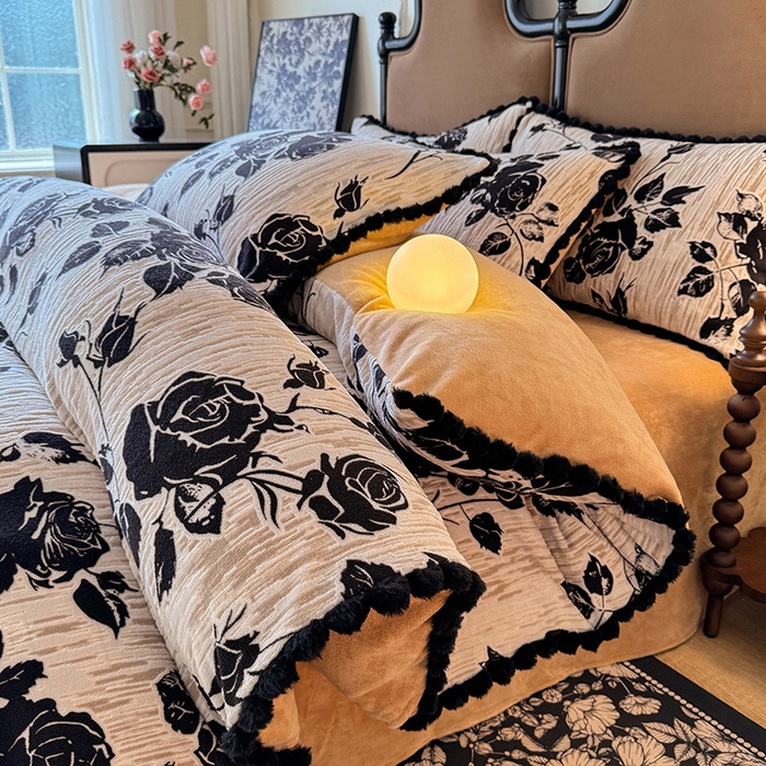 91家纺网 家纺一手货源 找家纺 菲儿家纺 2025新款加厚保暖烂花法式牛奶绒四件套 夜半花香