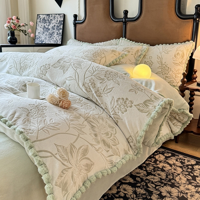 91家纺网 家纺一手货源 找家纺 菲儿家纺 2025新款加厚保暖烂花法式牛奶绒四件套 香榭落叶