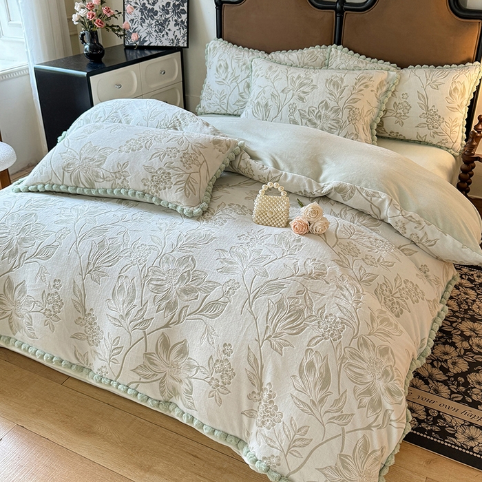 91家纺网 家纺一手货源 找家纺 菲儿家纺 2025新款加厚保暖烂花法式牛奶绒四件套 香榭落叶