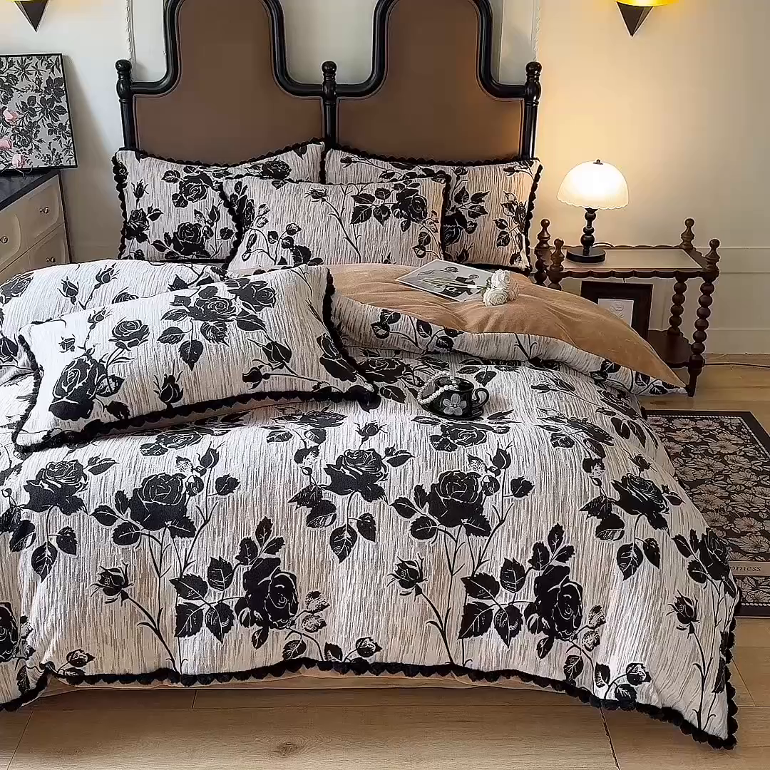 91家纺网 家纺一手货源 找家纺 菲儿家纺 2025新款加厚保暖烂花法式牛奶绒四件套 夜半花香