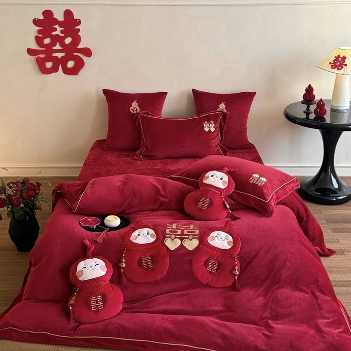 91家纺网 家纺一手货源 找家纺 （总）江涞 2025新款高克重牛奶绒贴布绣流苏四件套-福娃