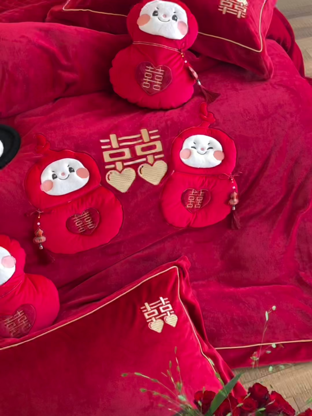 91家纺网 家纺一手货源 找家纺 （总）江涞 2025新款高克重牛奶绒贴布绣流苏四件套-福娃