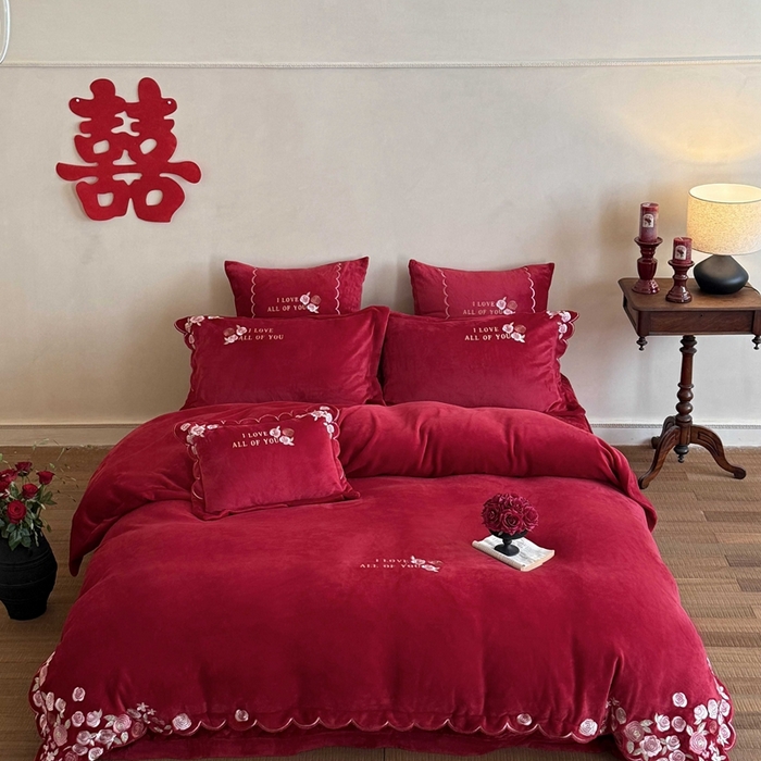 91家纺网 家纺一手货源 找家纺 （总）江涞 2025新款高克重牛奶绒刺绣四件套-花月