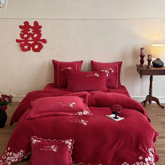 91家纺网 家纺一手货源 找家纺 （总）江涞 2025新款高克重牛奶绒刺绣四件套-花月