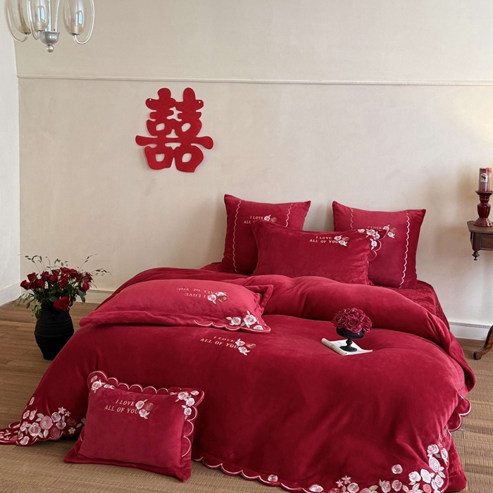 91家纺网 家纺一手货源 找家纺 （总）江涞 2025新款高克重牛奶绒刺绣四件套-花月