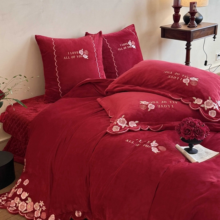 91家纺网 家纺一手货源 找家纺 （总）江涞 2025新款高克重牛奶绒刺绣四件套-花月