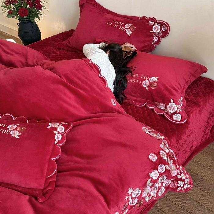 91家纺网 家纺一手货源 找家纺 （总）江涞 2025新款高克重牛奶绒刺绣四件套-花月