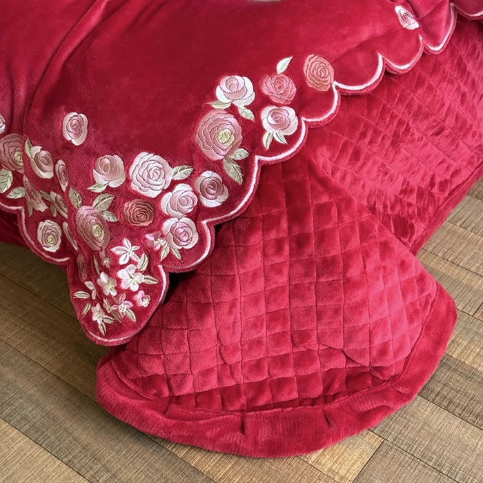 91家纺网 家纺一手货源 找家纺 （总）江涞 2025新款高克重牛奶绒刺绣四件套-花月