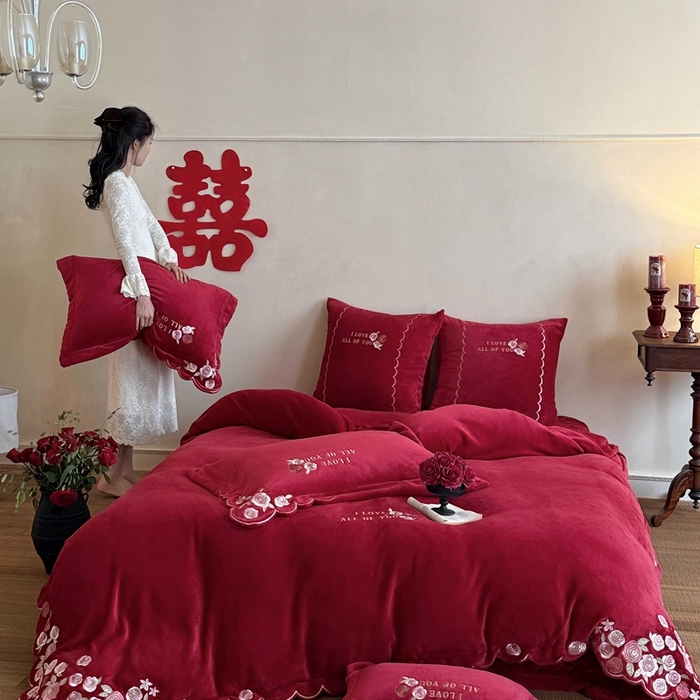 91家纺网 家纺一手货源 找家纺 （总）江涞 2025新款高克重牛奶绒刺绣四件套-花月