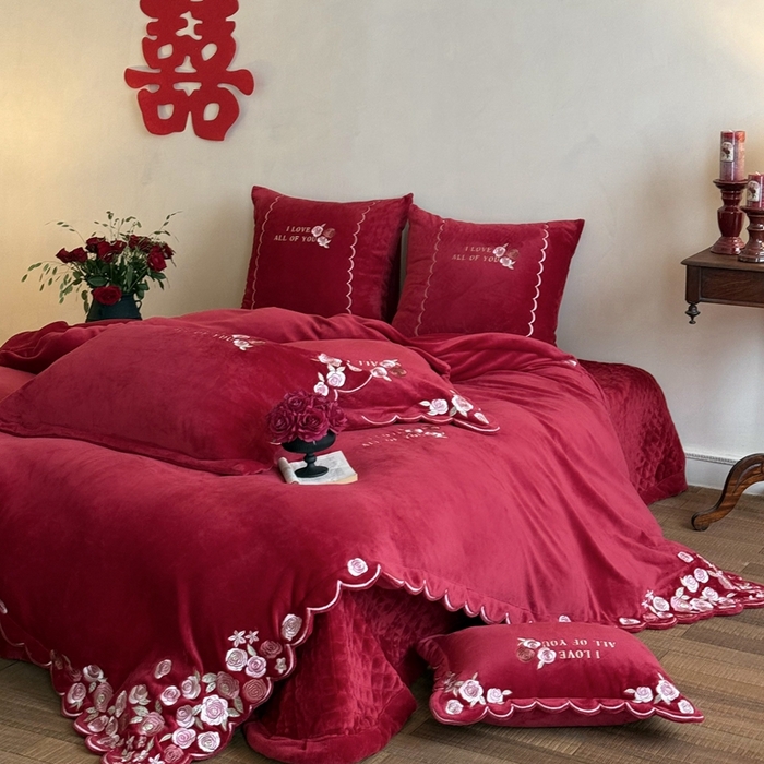 91家纺网 家纺一手货源 找家纺 （总）江涞 2025新款高克重牛奶绒刺绣四件套-花月