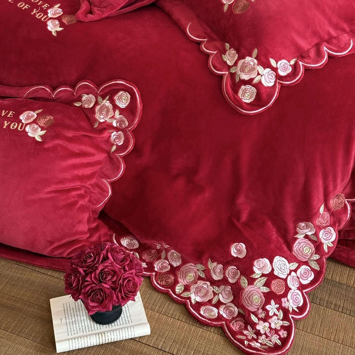 91家纺网 家纺一手货源 找家纺 （总）江涞 2025新款高克重牛奶绒刺绣四件套-花月