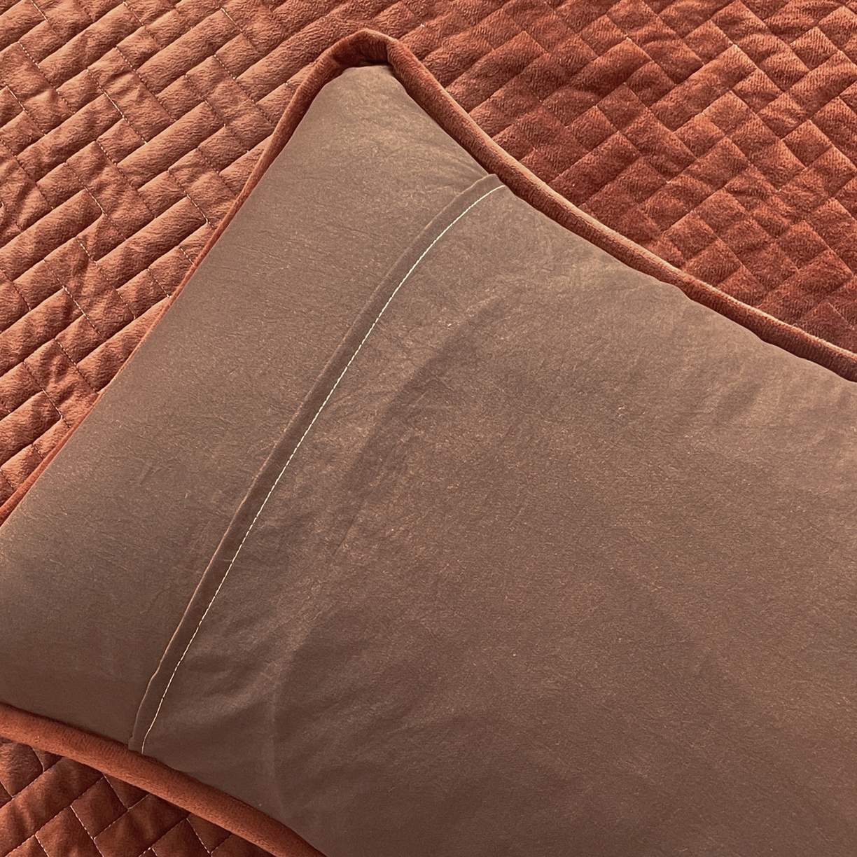 91家纺网 家纺一手货源 找家纺 橙子家居 2025秋冬新款高克重水晶绒保暖床盖棉加绒床盖床盖单件床盖单品单床盖 人字纹-深咖